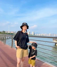 正面管教里有一個理念，我們要“贏得”孩子，而不是“贏了”孩子，這里的“贏得”，其實就是家長和孩子達成共贏的局面。配圖
