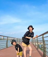 正面管教里有一個理念，我們要“贏得”孩子，而不是“贏了”孩子，這里的“贏得”，其實就是家長和孩子達成共贏的局面。配圖