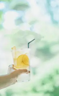 人是一種不斷需求的動物，除短暫的時間外，極少達到完全滿足的狀況，人生本來就充滿缺憾，完美人生并不存在于現實生活中，人生雖不完美，卻是可以令人感到滿意和快樂的。配圖