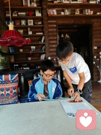 無論是你癡迷的
還是你厭惡的
都是困住你的索
只有拿得起又放得下
你才不會被任何事物所困擾配圖