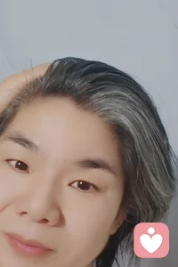 白發三千寸
緣愁似個長
不知明鏡里
何處得秋霜配圖