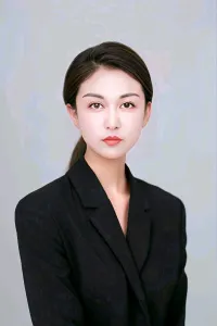 真正一個內(nèi)心有安全感的孩子，他是不會玩命的靠掙錢來獲取自己的安全感，真正有安全感的人他會能夠享受生活，享受簡樸的生活，享受流浪的生活都可以得去重視自己能力的上升，而不是斤斤計較于外在的物質，別人給了我什么.當你整天計較于別人給了你什么的時候，實際上你是在生活在過去慣性當中，你是在不斷的追求物質，而不是在追求自己的精神和能力的提升配圖