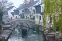生活中走過的每一段路，其實(shí)都是一種領(lǐng)悟，閱盡世間百態(tài)，看淡世事冷暖，所有經(jīng)歷，最后都會(huì)變成光，照亮你前行的路。配圖