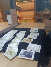 下午，帶了幾輪OH卡，抽卡。
基于不同的主題，每個人都用自己的語言，描述，自己的故事。然后，找到那個內心深處的答案。

人生，亦有一個神奇的編碼系統。
你建構了怎樣的生命故事，便，活出了，怎樣的人生。配圖