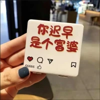 不必假裝過得很好，其實(shí)沒多少人在乎你好還是不好。這個(gè)世界上過得好的人，大部分是該吃吃，該喝喝，該打扮打扮，該讀書讀書，追求一定基礎(chǔ)的物質(zhì)，再花錢讓自己精神愉悅一下的，接地氣的，不清新也不脫俗的普通人。配圖
