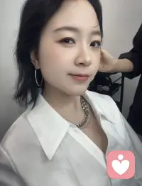 无论发生什么一定是我不够强
我会反复研磨我的痛苦
直至自洽