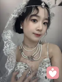 无论发生什么一定是我不够强
我会反复研磨我的痛苦
直至自洽