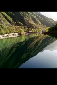 在我情緒低落的時刻，你的安慰如同一股清泉，流進我的心靈深處，讓我重新振作起來。配圖