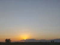 21天法則:
改變習(xí)慣，從堅(jiān)持開始。研究表明，連續(xù)21天重復(fù)某一行為，能初步形成習(xí)慣。這不僅是時間的累積，更是意志力的鍛煉。無論是學(xué)習(xí)新技能、培養(yǎng)好習(xí)慣還是克服壞習(xí)慣，設(shè)定21天為一個小目標(biāo)，每日堅(jiān)持，讓改變在不知不覺中發(fā)生。記住，改變需要時間和耐心，給自己足夠的支持與鼓勵，逐步建立積極的生活方式吧！配圖