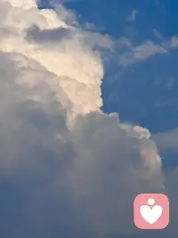 我們在生活中不斷成長，學會堅強面對困難，懂得珍惜身邊的美好。每一次的挫折都是一次成長的機遇，每一個微笑都是生活給予的禮物。配圖