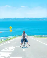 管理情緒的小技巧有哪些？
分享幾個幫助我們管理情緒的小技巧：
1.深呼吸：焦慮緊張時，深吸幾口氣，讓自己平靜下來。
2.自我對話：像和朋友聊天一樣，和自己對話，理性分析情緒。
3.運動起來：釋放壓力和負面情緒，還能讓心情變好哦。
4. 聽音樂：選喜歡的音樂，放松心情。
5.寫日記：把情緒寫下來，有助于整理思緒。
6. 與人分享：和朋友或家人聊聊，他們會給你支持。
7.走進大自然：呼吸新鮮空氣，感受大自然的美好。
8.培養興趣：做喜歡的事，轉移注意力。
試試這些小技巧，讓情緒管理變得更簡單！配圖