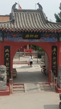 “希望你可以因愛努力，而不是分開，希望你因分開而努力，而不是因為痛苦，希望你因痛苦而努力，而不是失去[太陽]”！
人生就是一次無法重來的選擇 ——蘇格拉底配圖