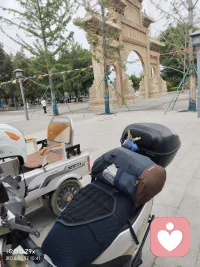 出发“出门就发，，
昨天洛阳古城出发，到了永乐宫，华山论剑 ，迷迷糊糊淋了半夜雨，到了宝鸡，
（日行千里，夜行八百，随心意而动）现在地点万圣宫（张至顺道爷）住半辈子的地方，下一个龙门洞（丘处机祖师）滚石练性的地方，，配图