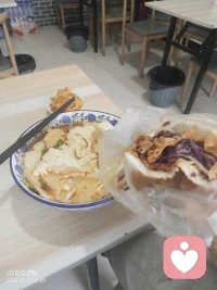 豆花泡馍，大碗🥣吃不下 ，，，配图