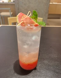 【活的像自己，才是對生命最好的饋贈】
天地之大，無邊無際，你可以成為你想成為的任何樣子。你不必做一朵花，不開花也沒關(guān)系。好好愛自己，做自己的光。配圖