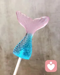 人生，就是一個見天地，見眾生，見自己的過程。接納世事無常，允許事與愿違；接納分道揚鑣，允許漸行漸遠；接納孤獨與痛苦，允許失意和無助……與自己和解，與生活握手言和，才能活得輕松；學會放下，懂得釋懷，才能走得從容。配圖