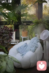 遇事，從自己身上找問(wèn)題，一想就通，從別人身上找問(wèn)題，越找越瘋。高度不一樣，胸懷和格局就不一樣，人若沒(méi)有高度，看到的都是問(wèn)題，人若沒(méi)有格局，糾結(jié)的全是雞毛蒜皮。配圖