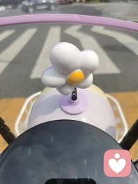 我有一只小毛驢我從來(lái)也不騎～哈哈哈哈～這個(gè)天氣騎著小毛驢穿梭在巷子里，太愜意啦～配圖