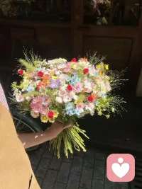 ?感情不是數學題，本質是一種感性的體驗，其實不需要太強的邏輯。我們不妨拿出一種“船到橋頭自然直”的隨性心態，來處理兩個人的關系。當雙方存在想法不一致的地方，其實每個人都希望自己的想法被看見。不妨彼此之間少一些控制和限制，多給彼此留一些空間做自己。
?其實那些能夠長久幸福生活下去的伴侶并不是沒有矛盾，而是學會了和它們共存。配圖