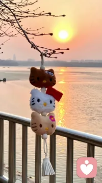 ?快樂從一件小事做起，取悅自己從一件小物開始。所謂的幸福：就是做自己喜歡的事，哪怕在別人眼里一無是處。配圖