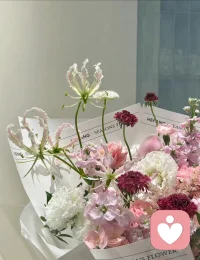 你要學會往前走 不要回頭
上天讓你錯過誰都有理由
怕你受傷 獨自承受
才把最好的人留到最后
你要學會往前走 不要回頭
別再為舊人舊事濕了眼眸
別怕失去 學會放手
世上還有另一種幸福
叫曾經擁有配圖