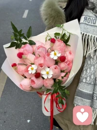 ❤解除孤独，只能靠相爱相知的人。
其余的人扰乱了孤独，反而使人更加孤独。配图