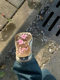“晚上想想千條路，早上起來走原路”不可取。應腳踏實地做好眼前事，想是問題，做才是答案。配圖