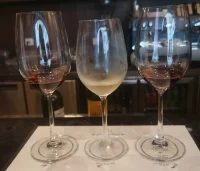 干完一杯，还有三杯。酒喝完了，有些故事还没讲完。来日方长，慢慢讲。❤配图
