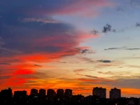 分享此刻我的天空給你看。?配圖