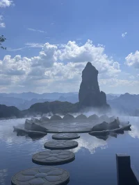 有人說生命始于三十歲，有人說生命始于五十歲。其實(shí)都不對(duì)，生命始于你不再取悅圍觀者的那一天。 ?配圖