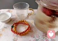 ❤️最近很流行一句话:淡淡的,做个淡人。
淡淡的,让人第一时间想到的是,人淡如菊,淡然处之等。其实,淡是一种心态,是让我们学会看淡一切,对身边的人、事、物等都不要抱有过高的期待,顺其自然,随遇而安,淡淡的,就刚好。❤️配图