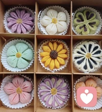 ❤️生活可以低配，但心灵必须高配，以喜欢之心，慢度日常，人字有两笔，一撇写前半生，一捺写后半生。前半生写执着，后半生写释怀…早安❤️配图