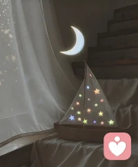 ❤️人性没有标准答案，咨询中常有模糊地带。咨询师的专业性不在于总是“知道”，而在于能够与“不知道”共存，并与来访者一起探索。
❤️最好的咨询师不是那些看透了人性的人，而是那些学会了在人性迷雾中保持方向，同时能向来访者传递“你并不孤单”的同行者。配图