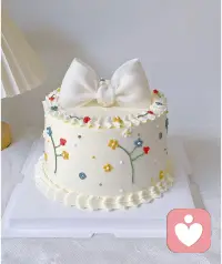 ❤️什么是“恋爱脑”？它通常指代一种将爱情置于人生至高无上位置，甚至不惜牺牲自我与理性的心理行为模式。
❤️从心理学角度看，它并非专业术语，而是对一种病理性依恋或爱情成瘾状态的形象描述。拥有“恋爱脑”的人，其大脑的奖赏回路会被对伴侣的关注和互动过度激活，形成类似成瘾的循环，导致理性判断能力显著下降。
❤️恋爱脑的典型表现
· 过度关注
· 自我牺牲
· 理想化伴侣
· 失去边界感
· 分离焦虑
❤️而健康的爱情，是两个完整的人相遇，彼此靠近，但依然各自独立、并肩成长，而不是一个人在另一个人身上寻找自己缺失的部分。配图