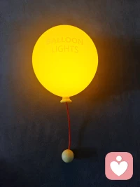 ❤️车走错路时，导航从来不会骂你：你怎么这么蠢，这都能开错。它只会冷静的说一声，“正在为你重新规划路线”，然后立刻帮你找下一条路。
❤️人生最大的内耗，就是把时间花在后悔走错路上，而不是寻找新路线上。既然错过了路口，就及时止损，重新规划路线上路。你可以回头看，但不能回头走，因为逆行全责。
早安❤️配图