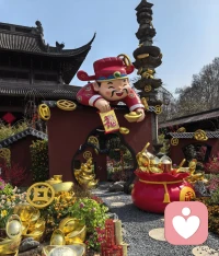 ❤️钱王放弃了一个王朝，却换来了整个杭州的春天❤️❤️身处吴越之地，怎么能不看这部呢。确实前几集对普通观众并不友好。五代十国——这段在教科书上被压缩成不到两百字的混乱时期，政权更迭之频繁、人物关系之庞杂，足以让任何编剧头疼。《太平年》的开篇像是把观众直接扔进了人物连连看的考场，各方势力走马灯似的登场，半文白对白更是把观剧门槛直接拉满。有观众调侃“没文化真的有点看不懂”。
❤️所谓的太平盛世，不是什么高深的政治理想，而是“想饮太平年间一碗热酒”的人间烟火。
❤️陌上花开，可缓缓归矣。千年前，钱弘俶以王权换太平；千年后，我们常饮太平年间这碗酒，更当思其来之不易。配图