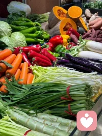 ❤️买菜也买花。
❤️买菜是安顿生活，买花是抚慰心灵。
早安，你好四月。配图