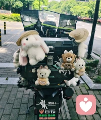 ❤️偶遇路边一辆可爱的小车车，生活就是这样，偶尔致郁，偶尔治愈。❤️配图
