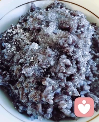 一口立夏的乌米饭，谁懂啊。夏天它正式来了。❤️配图