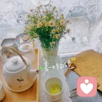❤️心理学上有个概念，叫作“配得感”，英文是“deserving-ness”。什么意思呢，就是一个人是否相信自己应该得到某种东西。实际上，“不配得感”就是一种极低的自我价值观念，认为自己不够好，不值得别人对我好，不配拥有美好的东西。
而“配得感”强的人，对自己特别自信，始终坚信自己值得世间的一切美好，并愿意为之付出一切努力去争取，结果也往往圆满。
一个人变好的迹象，往往是从提升“配得感”开始。那么，如何提升“配得感”？
首先，接纳自己，建立真实的自我评价。
其次，强化积极感知，赶走内心的批判者。
第三将感觉与事实分开，重塑认知。
最后，远离那些习惯打击和讽刺你的人。
