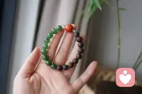 ❤️《金刚经》里面有句话：凡所有相，皆是虚妄
❤️其实你只要不着相，这个世界反而好玩的很。那么什么是“着相”？着相就是：你以为眼前的样子就是真的，你以为心里的念头就是自己，还死死抓着不放，这就是着相。配图