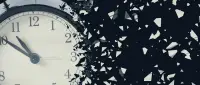 （時(shí)間的證明）
愛因斯坦說：“時(shí)間是一種錯(cuò)覺。”

那么，如果我們忘記時(shí)間，能不能脫離人類壽命的束縛，達(dá)成“長生不老”呢？古今中外，大概沒有人能抗拒這種誘惑。

證明時(shí)間存在的著名實(shí)驗(yàn)是美國在1989年進(jìn)行的“生物鐘實(shí)驗(yàn)”。這個(gè)實(shí)驗(yàn)的目的是探究在沒有時(shí)間概念的情況下，一個(gè)人會(huì)發(fā)生何種變化。實(shí)驗(yàn)中，一名年僅27歲的意大利女子被封閉在墨西哥州一處天然的地下洞穴中，讓她在完全與外界隔絕的環(huán)境中生活210天。然而，實(shí)驗(yàn)進(jìn)行不到四個(gè)月時(shí)，科學(xué)家們發(fā)現(xiàn)她的生理和心理狀況都受到了極大的影響，不得不提前終止了實(shí)驗(yàn)。當(dāng)她重新回到地面時(shí)，她對時(shí)間的感知已經(jīng)產(chǎn)生了巨大的偏差，堅(jiān)信自己只在洞穴里度過了160天左右。這次實(shí)驗(yàn)揭示了一個(gè)驚人的事實(shí)，即時(shí)間并不是客觀存在的，而是取決于我們主觀的感知。
                    ———————詳情搜索NASA時(shí)間實(shí)驗(yàn)配圖