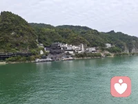 當(dāng)你能量越來(lái)越高時(shí)，你開(kāi)始真正理解：每一個(gè)人，沒(méi)有好壞，沒(méi)有對(duì)錯(cuò)，只是他處在不同的能量頻率，呈現(xiàn)出不同的狀態(tài)，做了不同的選擇；言慢者貴，性柔者富，德厚者旺！
允許自己做自己，也允許別人做別人，你會(huì)活的更灑脫??配圖