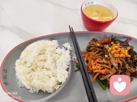 “是的，接受你不愿接受的事，臣服于你不愿臣服的事，看看会发生什么？”配图