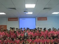 《力量》一書中也說：

“每個人身邊都有一個磁場環繞，無論你在何處，磁場都會跟著你，而你的磁場也吸引著磁場相同的人和事。”
一個人的運勢或好或壞，皆由自己吸引而來。
學會積極看待人生，凡事不往壞處想，命運方能往好處走。配圖