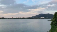 如果你總?心是?里想的比?際實?做的多，在想?和象?猜測中?費浪?時間，那?你么?的感情永遠不?有會?任何進展。
 沉溺在自己的?心內?世界有時候會上癮，靠想象擁?了有?很多，等到?際實?做的時候卻什?也么?得不到！配圖