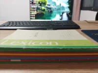 今年已经用了八个本了，明显感觉咨询人数比去年多了很多。压力太大，建议降低期待，多阅读，多做户外活动，多与良友分享，多学习，保持身心健康，自己是自己健康第一责任人！配图