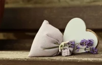 這個(gè)世界上不可能有人能滿足你的所有需求，填補(bǔ)你內(nèi)心的匱乏，真正的幸福，在自己的心里。
你最終還是要把關(guān)注點(diǎn)放在自己身上，好好關(guān)照自己。我們不該把期待放在對(duì)方身上，而是看見自己，認(rèn)識(shí)自己，療愈自己的創(chuàng)傷，最終找回真正的自己。配圖