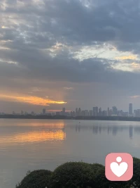 男人在感情中的六大核心需求，1、尊重和认可的需求，2、情感支持的需求，3、独立空间的需求，4、性满足的需求，5、鼓励和赋权的需求，6、共同兴趣和目标的需求配图