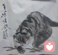 大悲畫貓

節日聚首米佳  大悲即興畫貓
紅臉蛋上  色彩鮮艷
好一只毛絨世界  天真活潑
趴在紙上  讀秋色
圓月里  夢春波
多想活成一只貓
如她單純恬靜
似她自由逍遙
不管天地間你我紛爭
獨飲秋風  爽歪愜意
幾片花瓣兒  點綴秋韻
品一品筆墨芳香
舔一舔果實蜜語
虎皮里的威武
讓鼠輩膽寒
胡須上的觸摸
辨別是非
沒有饑餓  不問銅臭
生來一副哲學臉
瞇著眼睛  看云煙
紅顏不忍讀紅塵
比之春叫  更羞澀
人世間里鬼魅多
不如閑來  捕落葉
一起浪跡天涯  逐夢來配圖